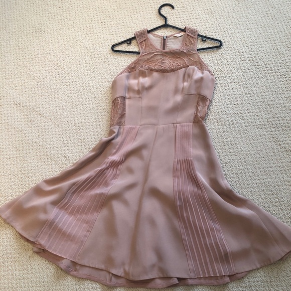 Stunning 100% Silk Dress in blush tone. - Picture 3 of 6